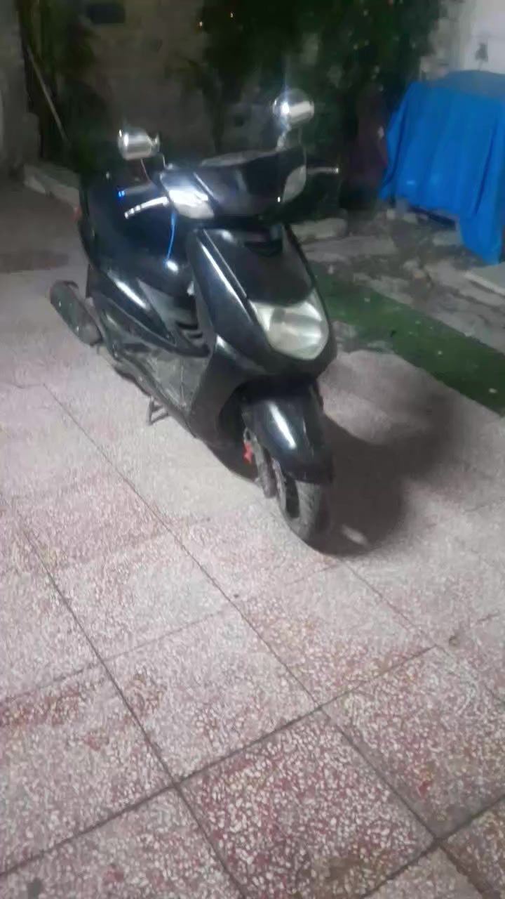 سكنز 
دراجه بصمه اذا مو شلعه ومعدل خسارلك الي تريده
عليه زنون اصلي 
ام بي ثري اصلي 
مكينه بجيس الابو مصلحه ميحتاله شرح
بس طالبه بنز للكلج الوره غير هاذه كلشي مذب عليه
(وغراضه كله موجوده)
مطلوب مراوس كير لو بوليس كابريته 
***********
