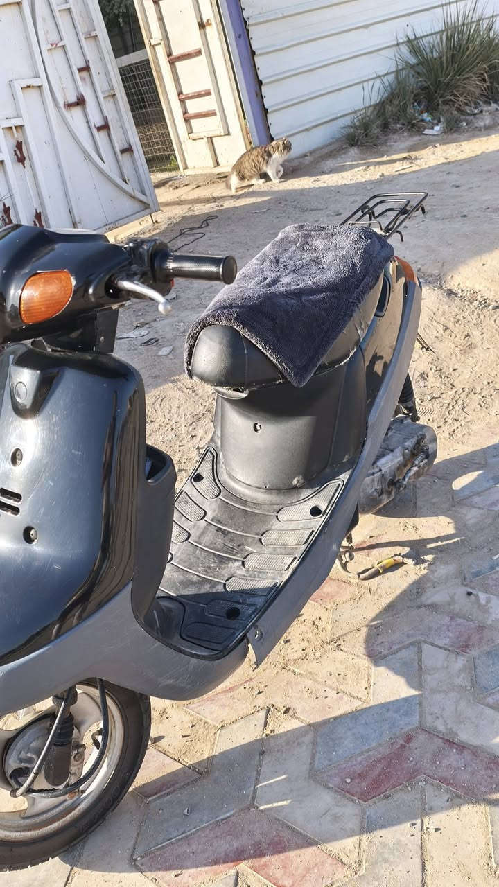 سلام عليكم دراجه  زعره للبيع فحل خطين الاكلجات  جديده  الكربريتر جديده الدراجه نص هندر تشتغل  كل شي شغال بس سلف لان باتري هابط  الدراجه قبل يومين من مجفته  سعر الدراجه 250 قفل  عليها صالنصه  FM  صوته كلش حلو 
 المكان  شارع الاسكان 
***********
