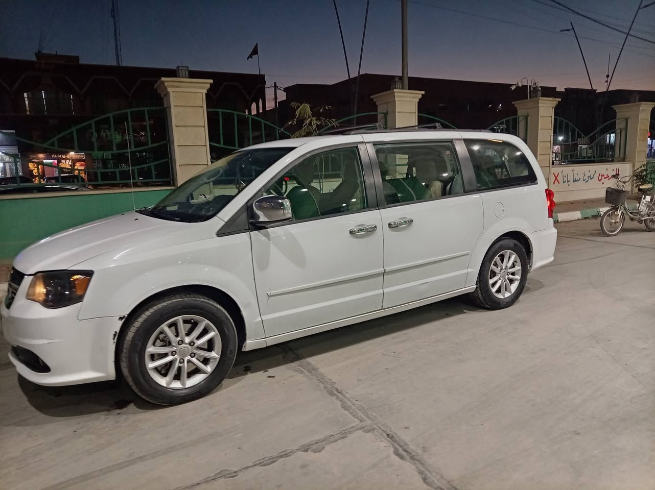 السلام عليكم دوج كرفان موديل ١٦ للبيع سياره جديده محرك وكير جديده تبريد ٣ قطع كلين مابيها ظربه بيها ٣ قطع مرشوشه كلير أثر شخط بدون دواخل سياره مال بيت مامشتغله بخطوط فول السياره صدر امامي خلفي جديد ثاني يوم احولها بسمك وبلعافيه ع الي ياخذها المكان الانبار هيت رقم الهاتف *********** السعر 160
