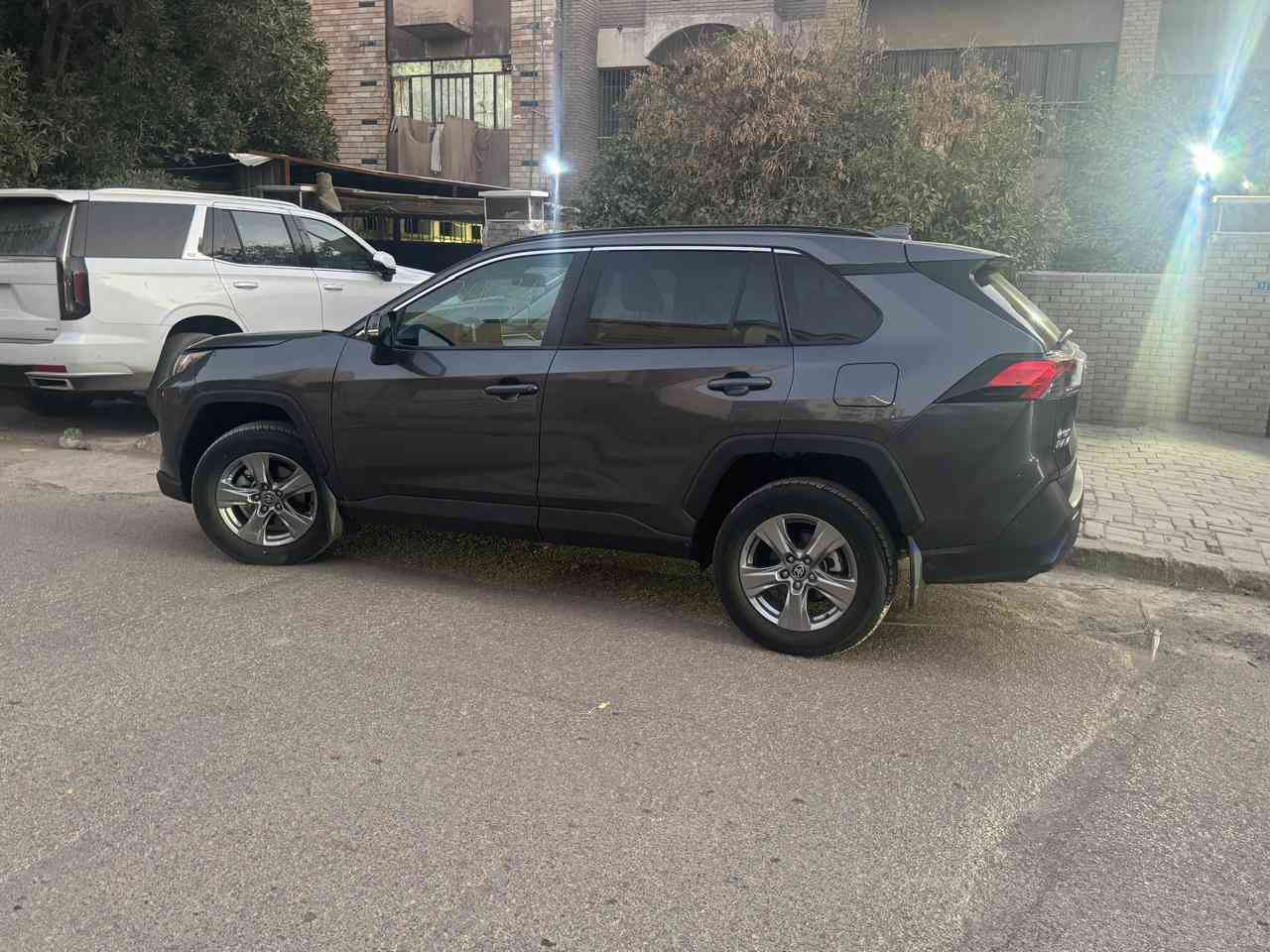 ماشية 2000 فقط يعني زيور

راف فور XlE ‏2024 — مكينة 2500 بانزين وليست هايبرد

1. فتحة
2. بصمة تشغيل
3. بصمة ابواب
4.  رادارت ٣٦٠
5. شاشه كبيرة
6. نطام كار بلي
7. تحديد مسار
8. كامرة دوارة
9. انظمة قيادة 
10. اوتو هولد
11. نقطة عمياء
12. نظام اقتصادي
13. تبريد قطعتين
14. جنطة كهرباء 
15. مانع انزلاق Abs
16. كشن السايق كهرباء 
17. داخل لونين
18. رقم بغداد مميز وباسمي 
19. لايتات زينون

حادثها قطعة وحدة صبغ فقط جاملغ امامي يسره كما مبين في الصور

السعر 240 ورقة وبي مجال بسيط 

للاستفسار الاتصال عالرقم ***********
