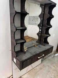 ميز حلاقة للبيع العنوان بغداد حي اور السعر 180 الرقم 07755410015