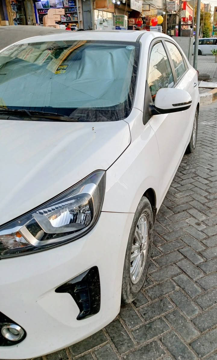 السلام عليكم 
كيا بيجاس موديل (2023 )
ماشيه( 32 )الف كيلو  
اسبير ما نازل
سلايد روف تحكم ستيرن جهتين 
كروس 
شاشه ابل كار بلي واندرويد اوتو 
كامرا اشاير بالمري 
كشافات 
بيها شويه رصعات 
وبيها رصعة جوه قريبة على باب الصدر بالباب الخلفي زغيرة .
رقم اربيل .  
السعر107$..تخم تاير جديد..وكالة باسمي هاتف ***********
