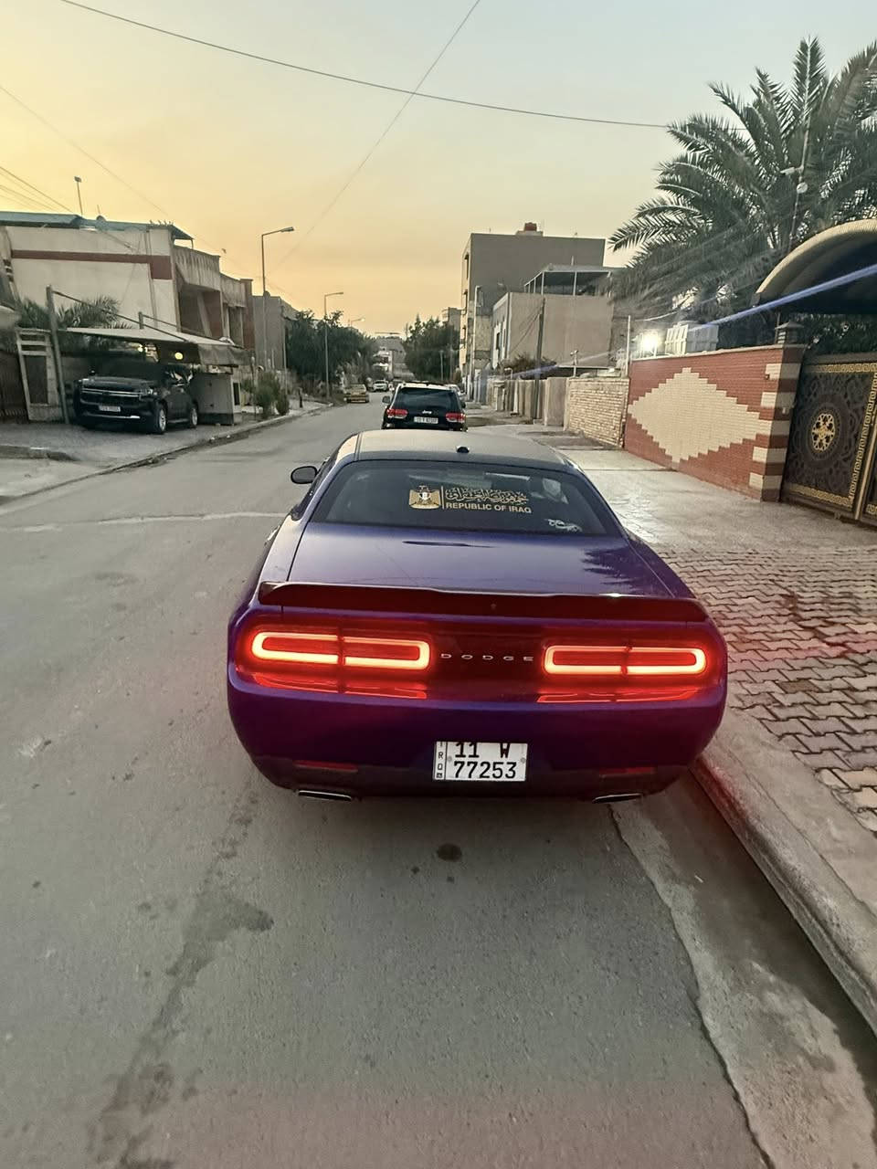 للبيع ب 135 وبيه مجال بسيط
حك جيتك
� للبيع دودج جالنجر 2019 GT 
لون أزرق مميز / شكل عضلي يخبل

🚗 المواصفات:

 • الموديل: دودج جالنجر GT
 • السنة: 2019
 • اللون: أزرق
 • المحرك: 6 سلندر V6 سعة 3.6
 • القوة: 305 حصان
 • القير: أوتوماتيك

✨ المميزات:

 • لون أزرق جذاب ونادر
 • تصميم عضلي رياضي
 • شاشة لمس + بلوتوث
 • تحكم بالمقود
 • تشغيل بصمة
 • كاميرا خلفية
 • حساسات
 • مثبت سرعة
 • مكيف قوي
 • جنوط رياضية
 • أنظمة أمان كاملة

✅ الحالة:

 • السيارة نظيفة جداً
 • محرك وقير على الشرط
 • استخدام شخصي
 • جاهزة وما تحتاج شي
حادث سيارة بالصور صبغ 4قطع وسونار موجود 

💥 سيارة فخمة وأداء قوي وثبات بالطريق
سعر 135 ورقه وبيه مجال حك جيتك وماكو جالنجر بهذا سعر 
بالعافية للي تكون من نصيبه 

📞 للاتصال: ***********
📍 الموقع: بغداد
