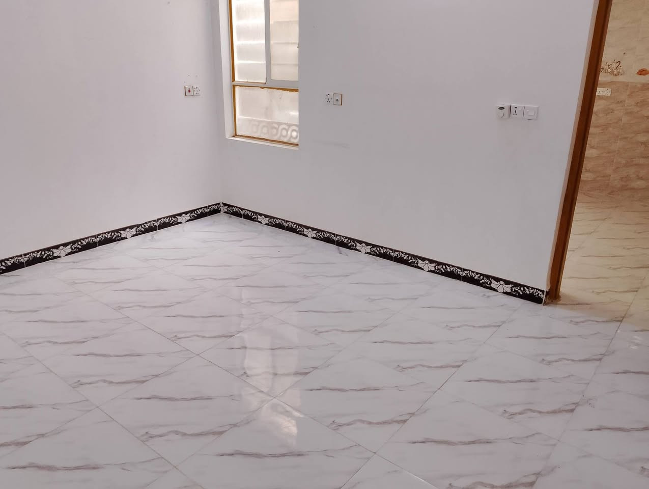 بيت اللايجار 100م
غرفه صاله مطبخ ستقبال حمام

نجف حي النداء شارع المجمعات قرب جامع الاحسان

 الأرضيه كاشي سقوف ثانويه 

تانكي خط مولد خط وطني جاهز 

سعر الأيجار 250

نضافه 100%100 

للاستفسار ***********
