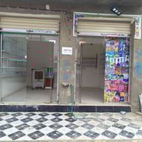 محلين مفتوحات على بعض للايجار شارع المحكمة الجديده حي العمال 077321018...