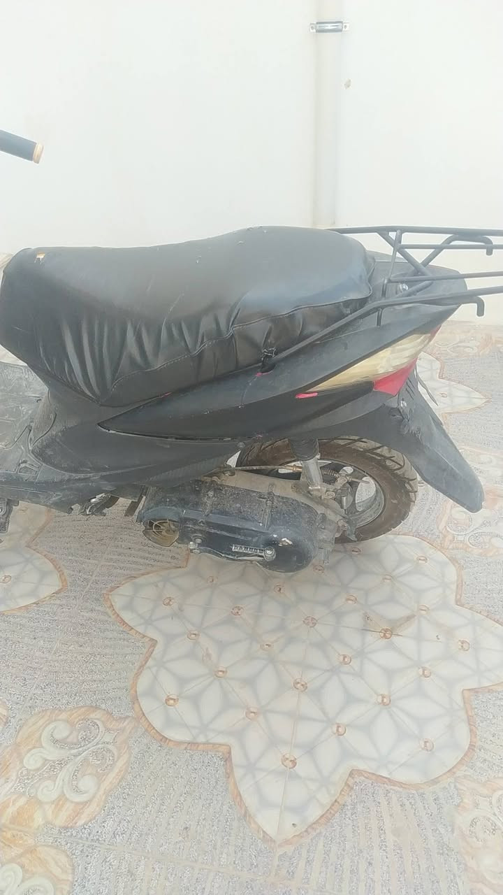 يالله السلام عليكم شباب دراجة للبيع متروكة بس تشتغل واغراضهة الباقية موجودة من ركبة و عداد و اشياير كامل موجود وصالنصة تشتغل سلف وهندر لن الدراجة متروكة صارلها فترة مجاي تشتغل سلف بس تشتغل هندر يحتاج تبديل باتري ودراجة مفولة منل اخير مابيها نواقص سعر (200 )وبي مجال قليل و ايضن ابدل ب لابتوب مرتب و نضيف اذا عندك مكاني كركوك منطقة 55 التواصل خاص او على الرقم ***********
