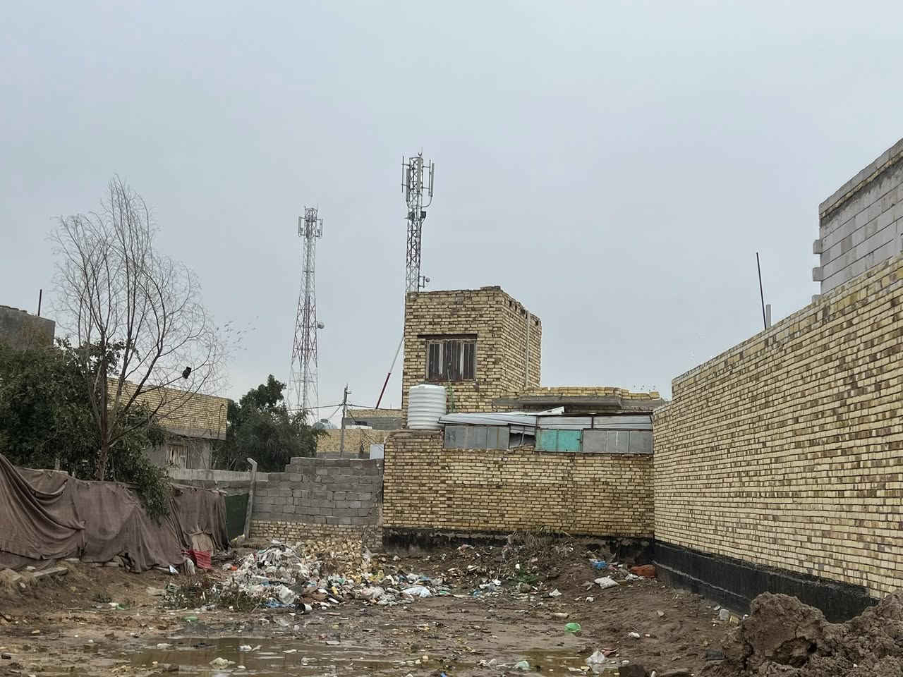 توجد قطعه ارض طابو زراعي سند 25 تبعد عن الشارع العام 100م المساحه 350م الموقع طريق المعاره قرب حسينية السجاد للاستفسار اكثر مراسله الصفحه او الاتصال على الرقم ***********
