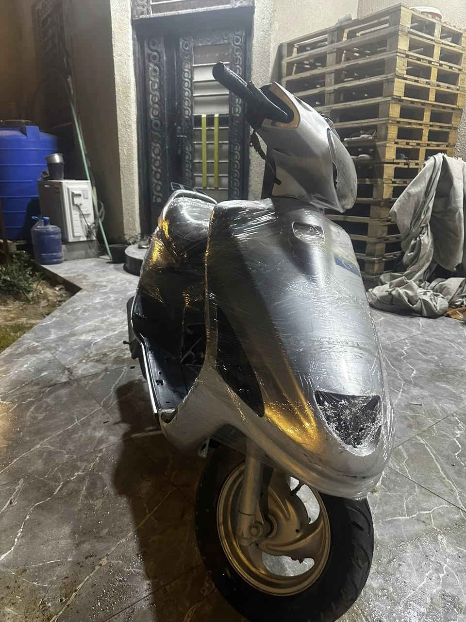 السلام عليكم مرخصه الادمن المحترم للبيع دراجه فراشه فحل دراجه مكينه نص عمر تنقص نضيفه كهربائيات كله تشتغل الدراجه طايفه نقص كابريته كفراته نضيفه كدام عينك 
العنون ابي الخصيب 
رقم الهاتف ***********
السعر 300 وبيه مجال
