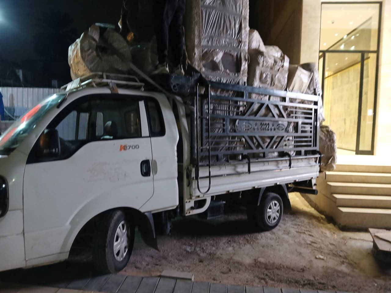 سلام عليكم. 
اي واحد يحتاج سياره اجره كيا حمل 
يحول بيت 🏠 او عنده غراض ينقلهن
اي مكان اني موجود بغداد محافظات🛻🏚️ اطلع. مكاني بغداد 
🚚رقمي.***********بي وتساب
