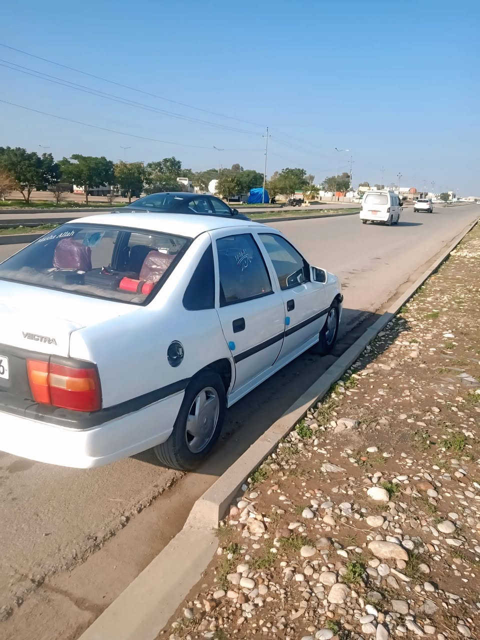 سلام عليكم اوبل فكترا للبيع موديل 1994رقم اربيل بسمي سنويه جديده مكينه20  وكير قبل شهر امبدلهن بلكارتون مصبوغه عام لجماليه سعرها 42ورقه. وبيه مجال  مكان السياره ب كلار رقم الهاتف ***********
