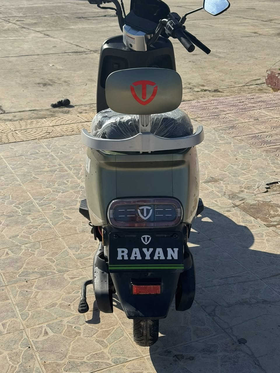 هذا الحلو للبيع مستخدم فقط شهرين ونص شرط نضافه فول واثباتات الشراء موجوده او مراوس بدراجه بانزين مرقمه سعره 850 وبي مجال اذا شراي 
***********
***********
