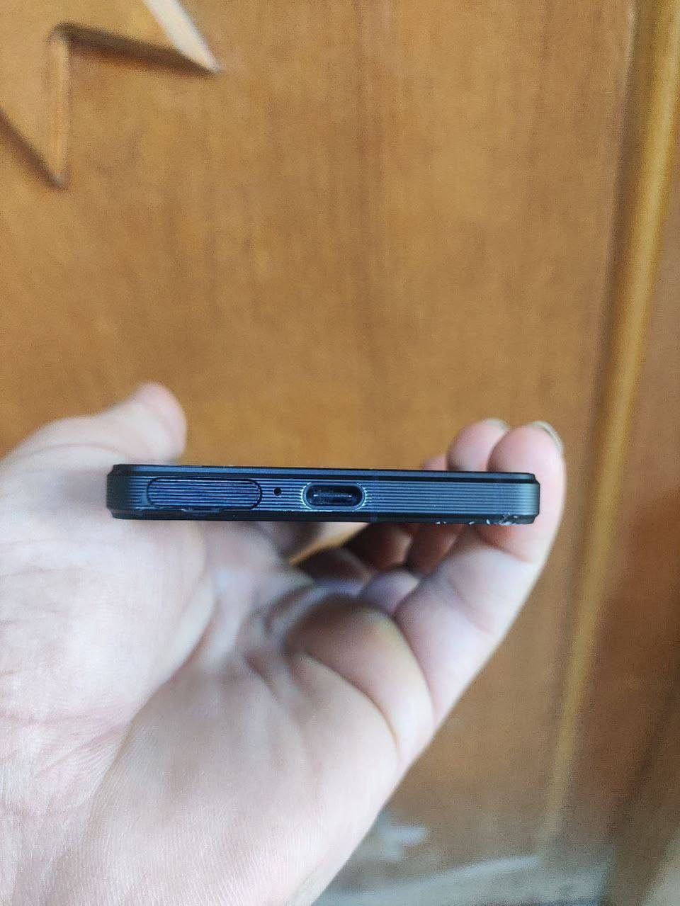 السلام عليكم جهاز سوني اكسبريا 1 مارك 5 ذاكره 256 رام 12 تردد شاشه 120Hz معالج سناب دراغون 8 جيل 2 بطاريه 5000 mah  كاميرا خلفيه ثلاثي MP 48  تقريب بصري 8
MP 12  تصوير فيديو حتى 4K 120fps ساعات ستيريو منفذ سماعات 3.5mm فقط بيه فطور زغار بلحافه موضح بصوره السعر 300 بيه مجال بسيط مكاني بابل  رقمي *********** عندي توصيل
