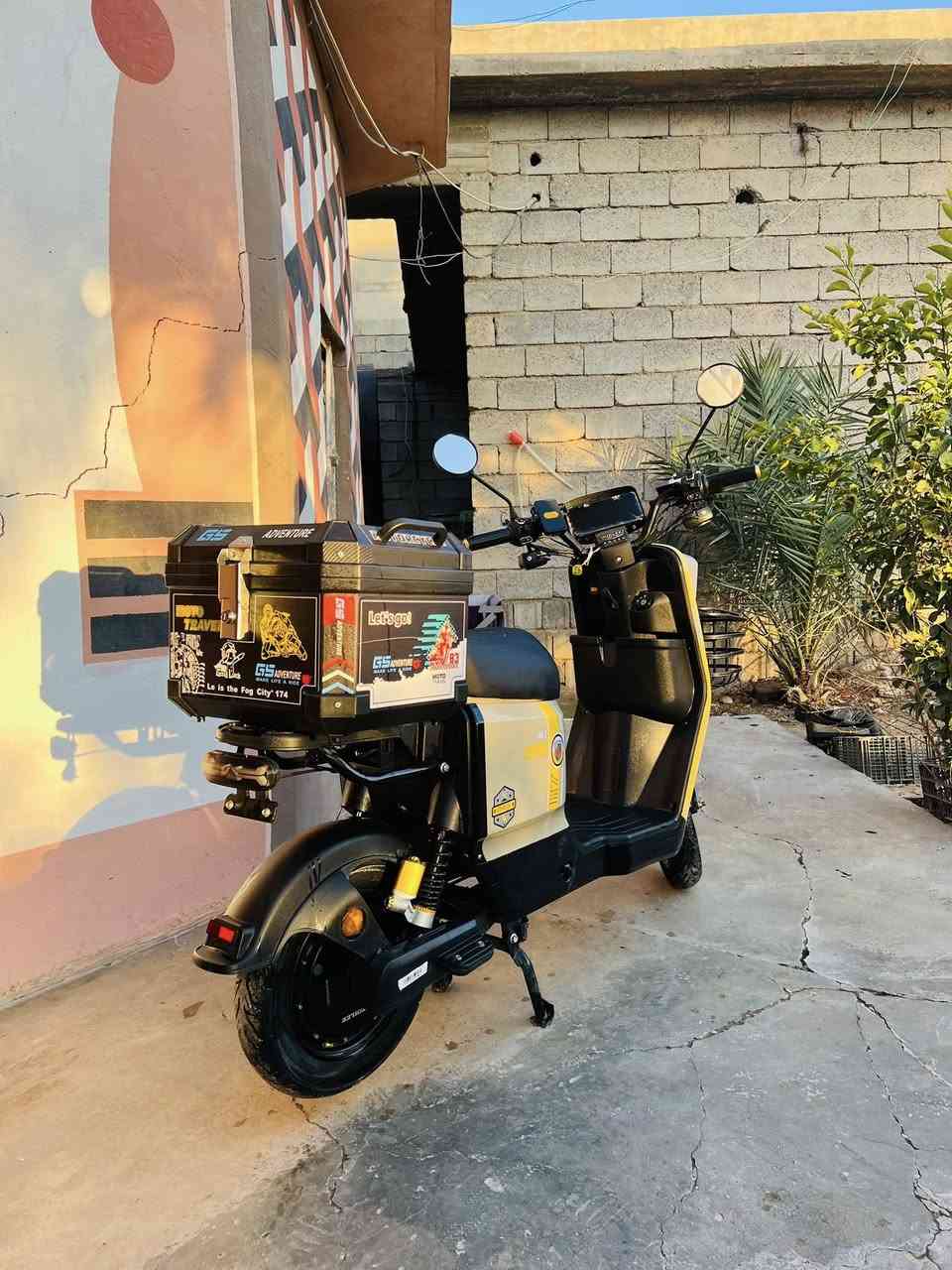 دراجة شحن نوع R 7 بعدها جديدة شخط مابيها موديل 2026
5 بطاريات 32 امبير 

مستخدمة شي قليل جداً 

سماعات

شاشة

كرت عدد 2 / بصمة / سويج عدد 2

شاحنة الاصلية شرط من شركة وينلي

دسكات دهن بعد دهن الشركة 

فول مواصفات دراجة راقية وقوية ومعروفة 

4 سرعات السرعة 109 

تجي وتشوفو وتاخذ تراي بي وتشوف سرعتة وبطارياتة وين ما تريد تروح روح

دراجة جديدة شخط ما بيها تشوفها بعينك

زنجيل بعدة ما مشدود جديد بايدر جديد كشن خلفي كلها جدد

السعر 650 وبيها مجال

مكاني الحويجة 

  ***********متواجد واتساب كذلك
