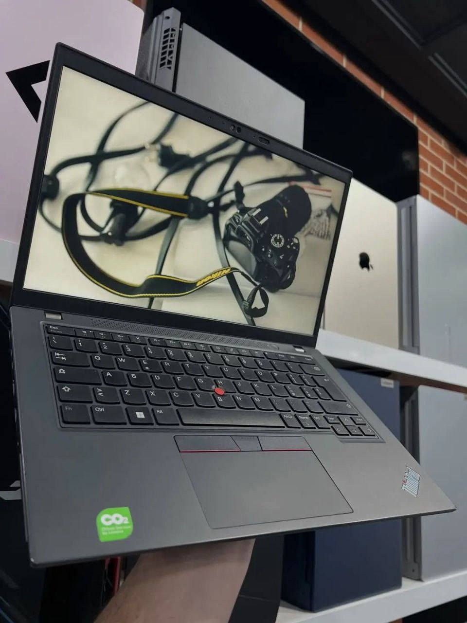 لابتوب Lenovo ThinkPad L14 💻
جهاز عملي من سلسلة ThinkPad المعروفة بالمتانة والاعتمادية العالية، مناسب للدراسة والعمل اليومي والتصفح وبرامج الأوفيس وإدارة الأعمال.
خيار ممتاز لمن يريد جهاز سريع ومستقر للاستخدام اليومي مع أداء جيد وتشغيل سلس للبرامج.

⚙️ المواصفات:
• المعالج: Ryzen 5 يعادل أداء الجيل الحادي عشر – قوة ممتازة للأعمال والبرامج الدراسية.
• الرام: 8GB – تشغيل البرامج وتعدد المهام بسلاسة.
• الهارد: 256GB SSD – سرعة عالية في تشغيل النظام والبرامج.
• الشاشة: 14.1 إنج – حجم مناسب للعمل والتنقل.
• كرت الشاشة الداخلي: 4GB
• كرت شاشة خارجي: 2GB – يساعد في تشغيل البرامج الرسومية والأعمال الخفيفة.

🎁 الهدايا المجانية:
• حقيبة لابتوب
• الشاحن الأصلي

🛡 الضمان والخدمات:
• فحص كامل قبل الإرسال
• فحص كامل قبل الدفع والاستلام
• ضمان 10 أيام ضد اي خلل مصنعي 
• الجهاز جاهز للاستخدام المباشر
📍 الموقع:اربيل السلطان مظفر 
بغداد – الأمين الثانية
💰 السعر: 365,000 دينار
📲 للتواصل واتساب: ***********
🚚 التوصيل متوفر إلى جميع المحافظات.
