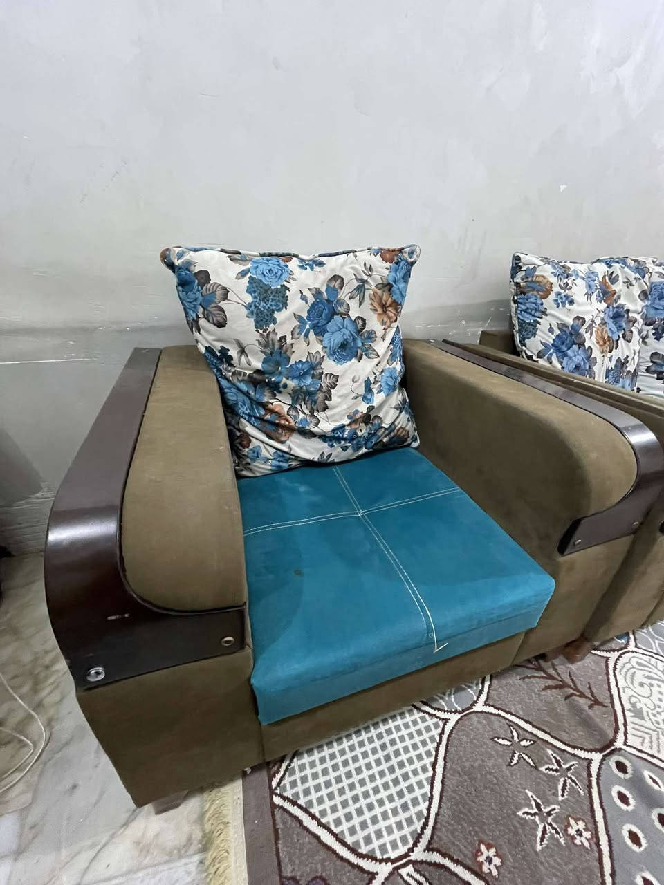 تخم للبيع ٥ قطع ١٠ مقاعد سعره ٢٥٠
عنوان ناصرية تقاطع المنصورية شارع السايدين
 بس شراي يراسلني خاص


**إذا كنت صاحب هذا الإعلان وتريد حذفه لأي سبب، رجاءا أرسل رسالة إلى الدعم الفني**