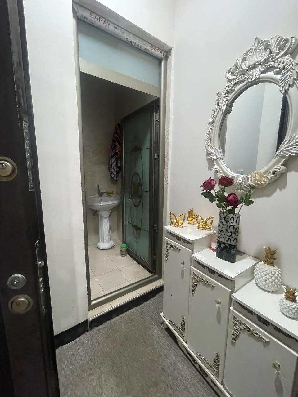 دار زراعي للبيع  

وللمراوس ايضاً بمناطق واسطي 
احتفالات حي الخظراء 

مسجل ومضمون اوراق كاملة

مساحة 160متر واجه  8

موقع مميز  كركوك شارع القدس خلف مطعم خطار 

محتويات الدار  طابقين2

كراج  استقبال مطبخ هول غرفة نوم ٢  صحيات 

طابق2_ غرفة نوم 3 هول صحيات  مخزن  درج داخلي  
ارضيه سيراميك ابواب تركي سقف ثانوي  

🔴هديه مع الدار  كاونتر و سبلت عدد٢  و تخم قنفات 🔴

الــبرجــس لـلعقار 
تأســـس عام 2004

***********

  (صلاح الحمداني )

🔴 1- التعامل يكون مع صاحب العقار الشرعي حصراً
2- المكتب  وسيط بين الطرفين ولحفظ الأجراءات  القانونية والتأكد من صحة العقار قبل تسليم اي مبلغ بأشراف قانوني

عنوان المكتب ( حي الواسطي -السايدين القديم -قرب عيادة دكتورة سلوى البياتي
‏‎

الارقام المذكورة في المنشور

رابط صفحة البرجس للعقار على الفيس بوك 
‏https://facebook.com/100069735185684

رابط الگروب الخاص بمكتبنا 
‏https://www.facebook.com/groups/1485688405145852/?ref=share_group_link
