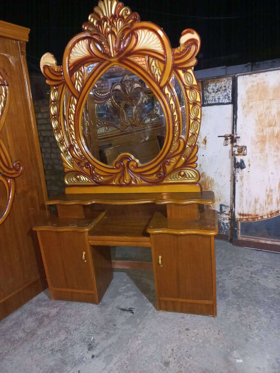 للبيع غرفه خمسه باب نضيفه جاهزه صبغ وتلميع جديد السعر ٥٥٠ مكاني حي الجهاد للتواصل خاص و الاتصال ***********
