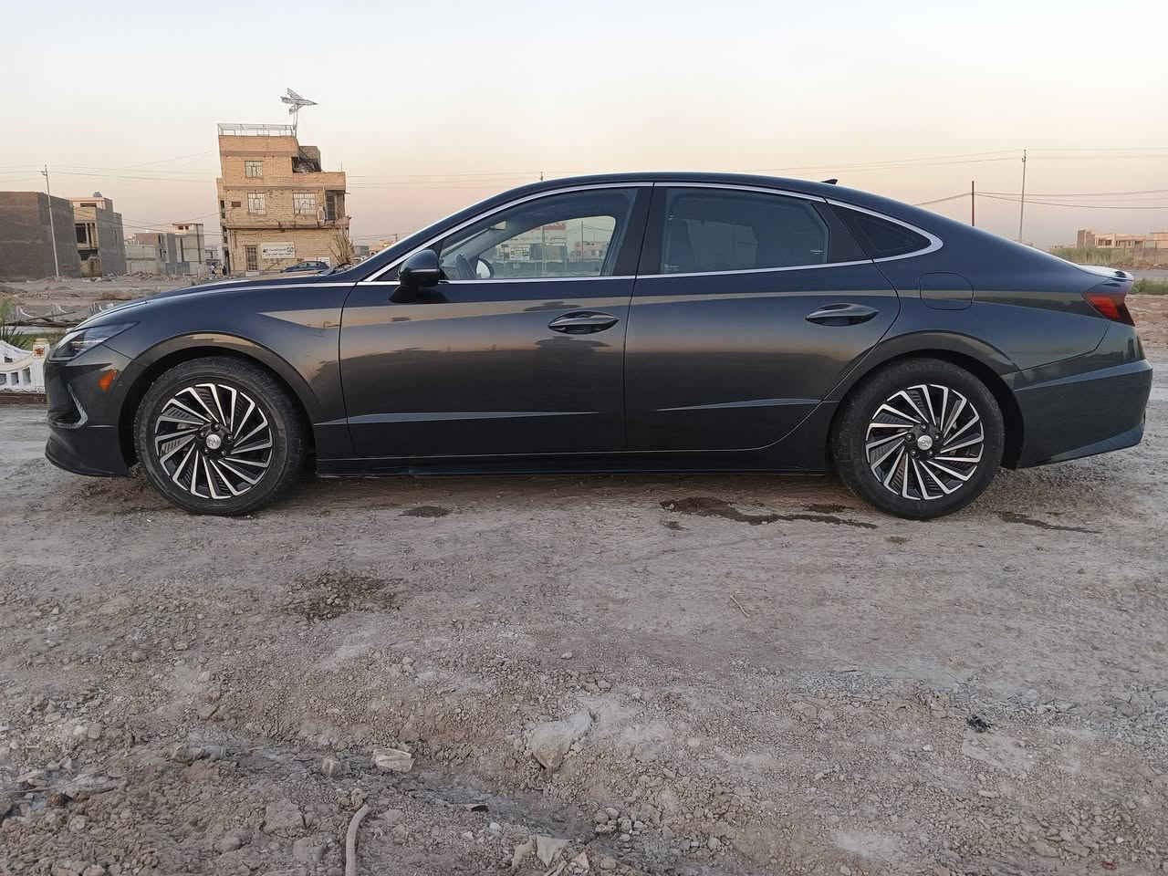 سوناتا 2023 موديل 
وارد امريكي 
رقم بغداد بأسمي  
السياره كلين جاملغ السايق مفتوح ونفسه مشدود
جميع الايرباكات سليمة السياره كفاله من الدعاميه لدعاميه
مواصفات فول فول . بصمة تشغيل  عن بعد وبوب بصمة
رادارات 360 جميع الجهات
مانع تصام من الامام والخلف 
كامرا خلفية دوارة 
شاشة ايباد تدعم كار بلي
المكينه2000هايبرد
 أنطمة القيادة
درايف مود 4  انظمة قياده
اوتو هولد
تبريد قطعتين
كشن كهربائي تبريد
تبريد بيانو منفصل دبل فريز
تحكمات استيرن جهتين 
كروز سرعة . شفتات استيرن 
بك لايت لد . ولد امامي 
زينون عالي ناصي 4عدسات
تحديد مسار قيادة ذاتيه
تقديم ترجيع من البصمه
وباقي المواصفات معروفة  
العنوان / بغداد 
السعر على الخاص
 للتواصل واتساب او الاتصال عالرقم
***********
