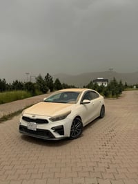 كيا فورتي للبيع معوقين واسوي وكاله وبعد 3 اشهر تخلص صير حره حداديه جدي...