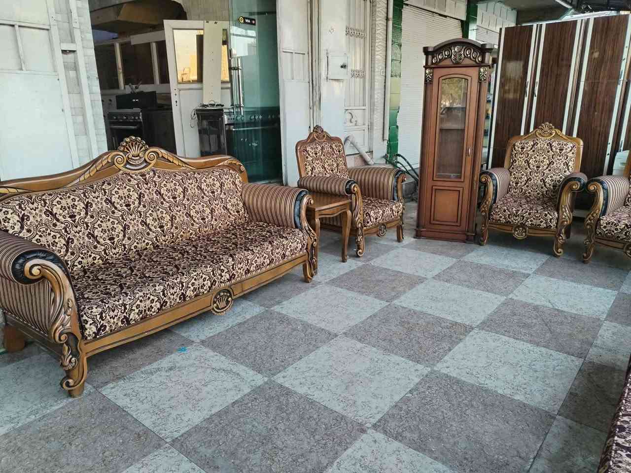 تخم ملكي عشر مقاعد للبيع سعر خاص للاستفسار الاتصال على الرقم
*********** كركوك, العراق
