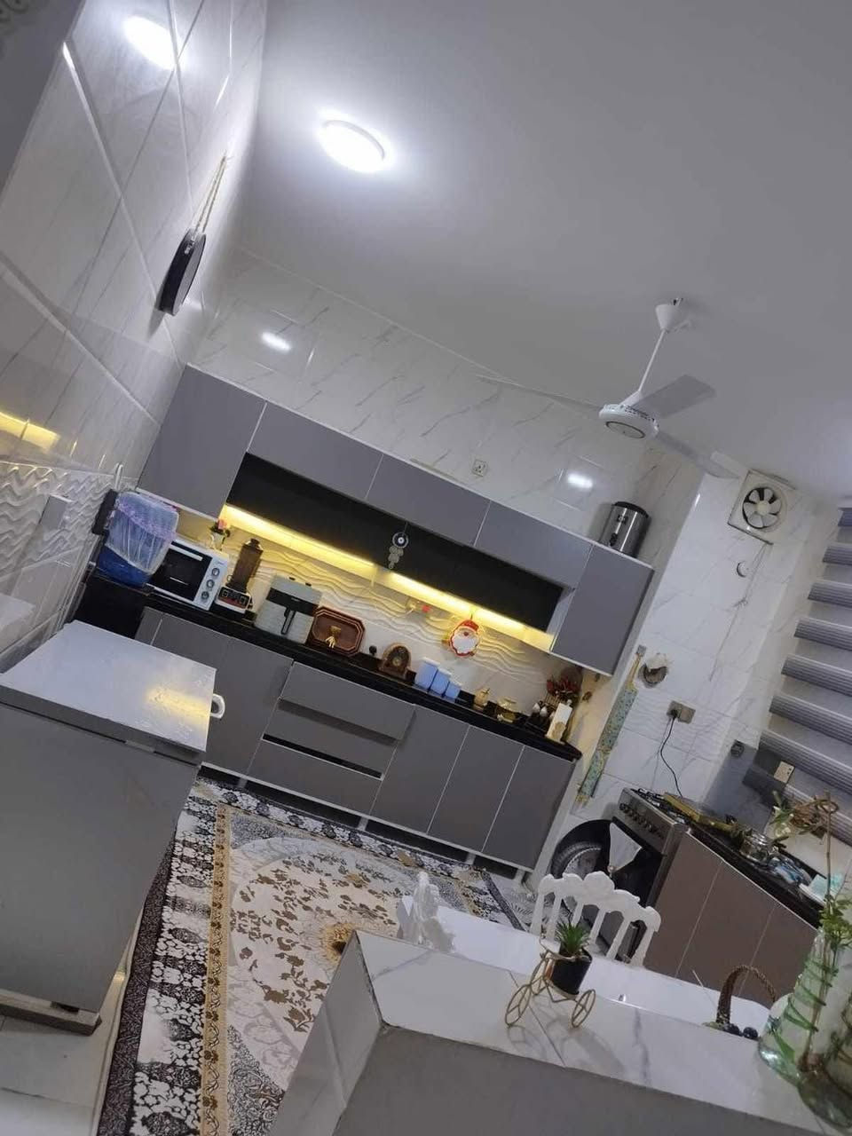 دار للبيع مجمع لؤلؤة ساوه مقابيل مستشفى الالماني 

   🔹 ملاحضه. ( يداور بدون كفيل )
المساحه (200) متر استلام جديد سنة (2025) 

البيت على شارع (20) 
السعر الكلي (168) 
مطلوب (108) ينزل من السعر الكلي 
بيد صاحب البيت (60) 

للاستفسار الاتصال عالرقم (***********)
