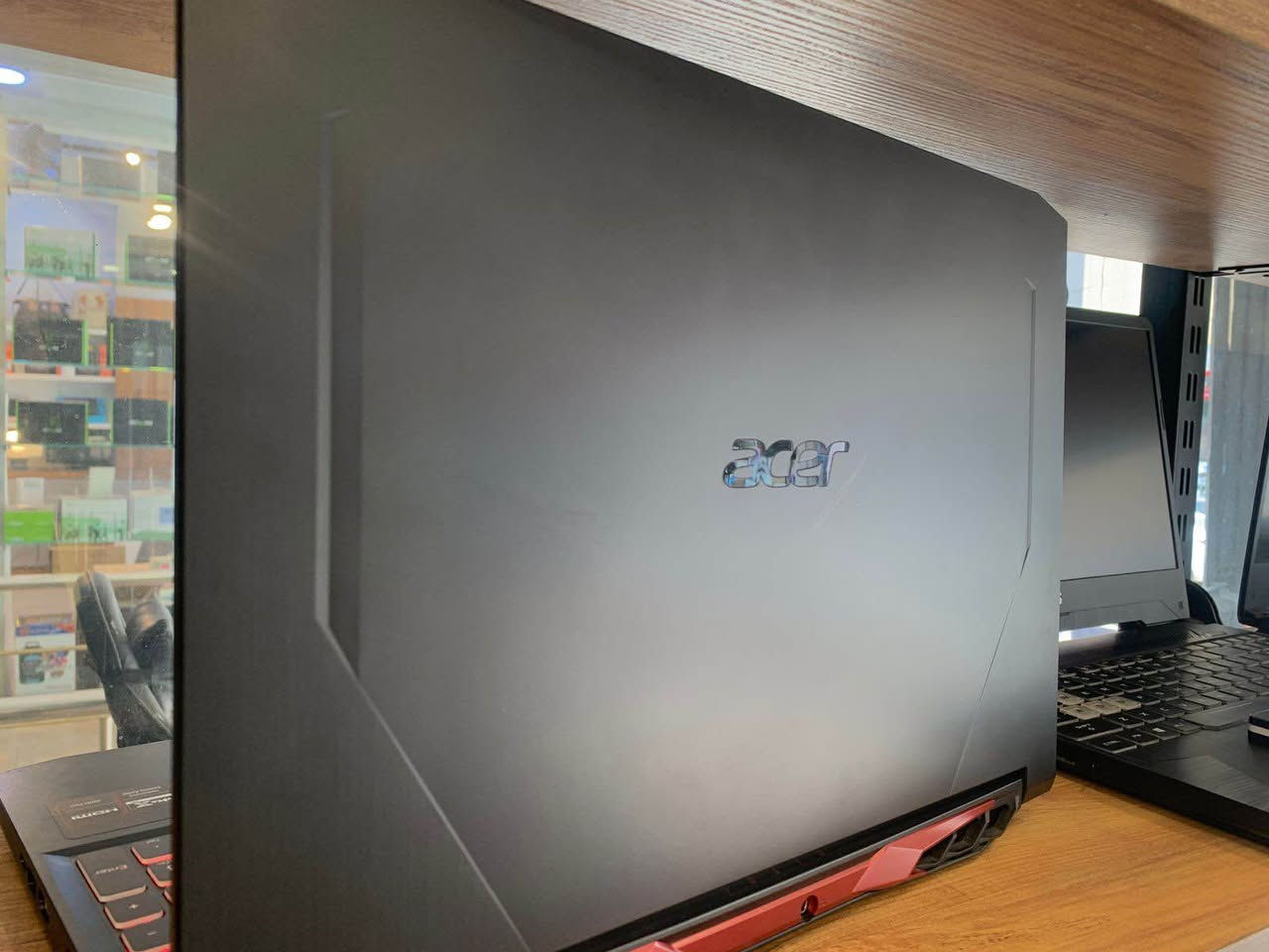 🔥 عرض مميز للـGaming بسعر قوي 🔥  

💻 Model: Acer Nitro 5  

⚙️ المعالج (CPU): Intel Core i5-11300H  
🧠 الرام (RAM): 16GB DDR4  
💾 التخزين (Storage): 512GB SSD NVMe  
🎮 كرت الشاشة (GPU): RTX 3050 خارجي  
🎮 حجم كرت الشاشة: 4GB GDDR6  
⚡ استهلاك كرت الشاشة: تقريباً 75W – 80W  

🖥 الشاشة: Full HD – تردد 144Hz (سلاسة عالية بالألعاب)  

✨ المميزات:  
✅ يشغل الألعاب الحديثة بأداء ممتاز  
✅ شاشة 144Hz تعطي تجربة لعب سلسة  
✅ مناسب للألعاب، التصميم، والبرامج الثقيلة  
✅ سرعة عالية بفضل SSD NVMe  

💰 السعر: 587$ دولار

🚚 متوفر توصيل لجميع المناطق  
📩 للحجز أو الاستفسار راسلنا خاص أربيل, العراق


**إذا كنت صاحب هذا الإعلان وتريد حذفه لأي سبب، رجاءا أرسل رسالة إلى الدعم الفني**