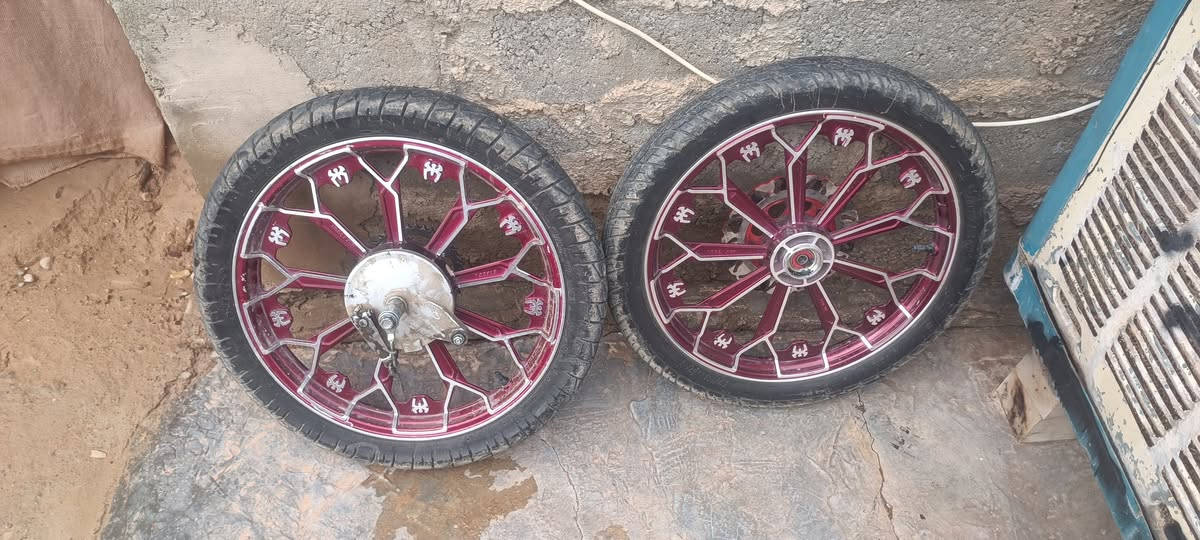 وياله عنكبوت جوبلس بلاد قطرت عواج مابيهن شرط نطيهن كامل هنه وطبلاتهن ملات ماطور 25سعر 100وبيهن مجال لطيبن ***********
