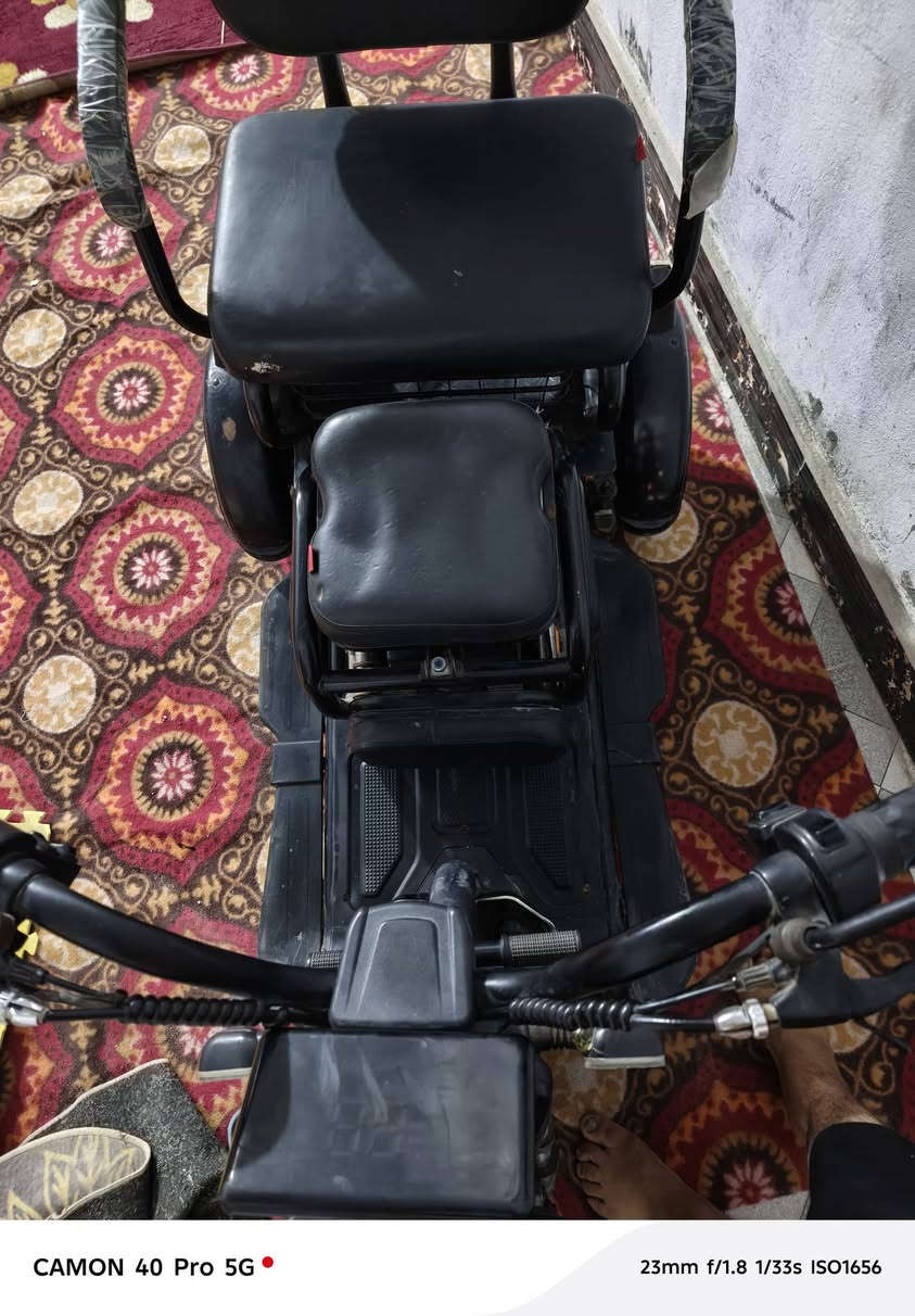 يوجد لدينا دراجه شحن جديده للبيع مكاني بصره الدير السعر 500 اتصال ع الرقم ***********
