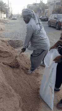 السلام عليكم كادر عمال تصعيد كافة مواد البناء على الضهر رمل طابوك تصعيد سيراميك اشتايكر كاشي فرمستون تكشير حيطان تفليش صب ابيوت تدخيل سبيس وحدل نقل اثاث البيت تصعيد اتراب السطح وحدل تشميع بتلو مساوه تطليع أنقاض قلع تراب قلع كاشي نعمل بنسب لأسعار نعمل ليلاً ونهاراً شرط شغل درجه اولى خابرني وبخدمتك ***********
