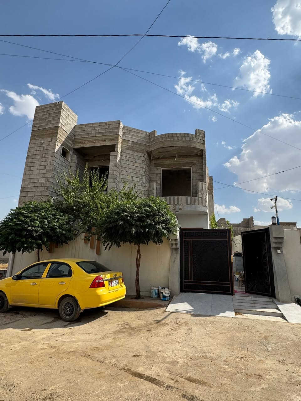 السلام عليكم
البيت للبيع بحي القوسيات خلف المدرسة الصينية وقرب جامع الرحمن الواجهة11 والنازل20 والبيت من الخلف8 متر والبيت ركن وباقي التفاصيل بلفيديو 
متواجد علخط والنت
***********
