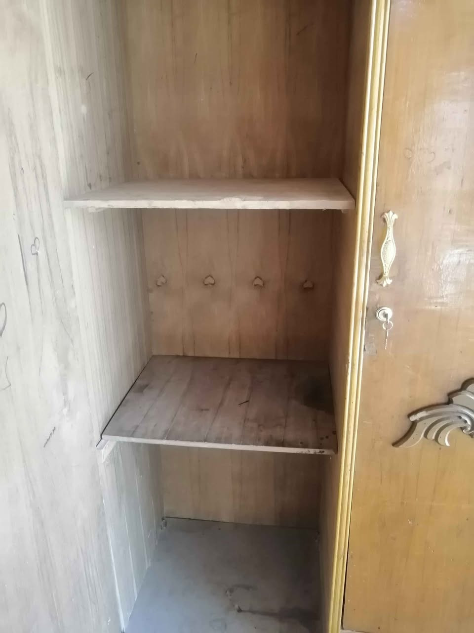 سلام عليكم من رخصة الادمن كنتور ابو اثنين صاج سعره ٩٠ الاتصال على الرقم *********** *********** مكانه كربلاء قريب شارع الحافظ عمود ١٣١ قرب دلالية الضياء كربلاء, العراق
