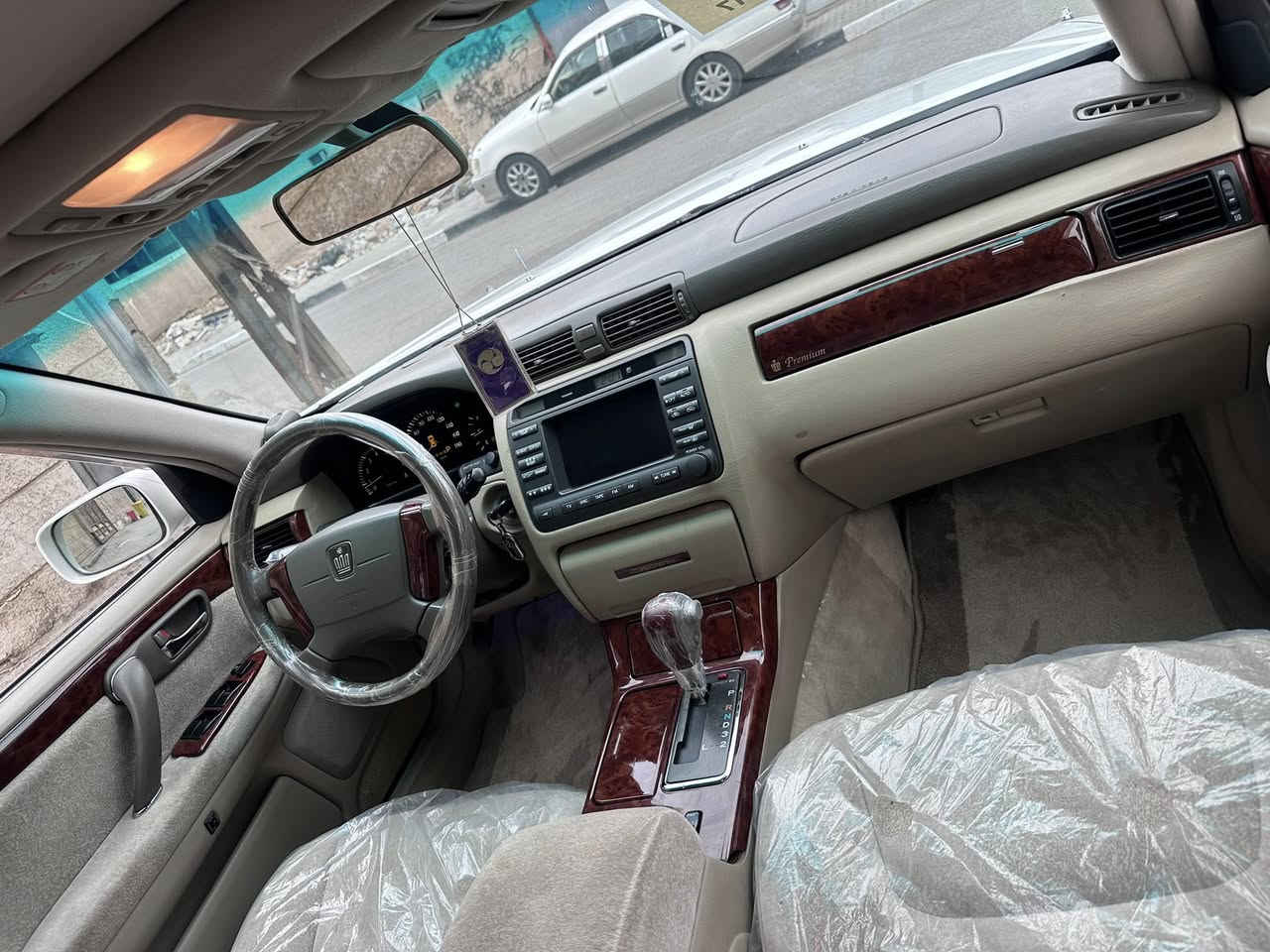 السلام عليكم  مكلف بالنشر  مكلف بالنشر 
للبيع ملكة (جنون)
موديل ٢٠٠٠
تسجيل جديدد قرار ٤٨ شرط التحويل نفس اليوم 
رقم بصره هزا جديد رقم جديد 
فول ١/١
فتحه سلايت كشنات ٤ كهرباء برده خلفيه شاشه اصل سيدي ٦ اقراص بلاتوث كامره كامرات امامي بلادي حساس دعاميه تحوير فوك جوا معيود 
دشبول عارف العيساوي تخم تاير حداد من طول لطول دبل شاشه ليزري وعادي ستيراً كهرباء تبريد خلفي امامي ماشيه ١١٣ داخلي بيجي  يرباك كشن وتكم ودشبول سياره جاهزه من طول لطول 
شرط ماتذب عليها دينار واحد  
محرك ديفور الجبير شاصي ٧٥ ويكب نجمه 
اريل امامي لحيه قواعد ارقام سياره مرتبه وجديده
اي ستفسار الاتصال بالرقم ***********محمد
مكان السياره بصره حي المهندسين
سياره كفاله من دعاميه لدعاميه 
كفاله من صبغ عراق واليابان بيها فقط سحب كارت
