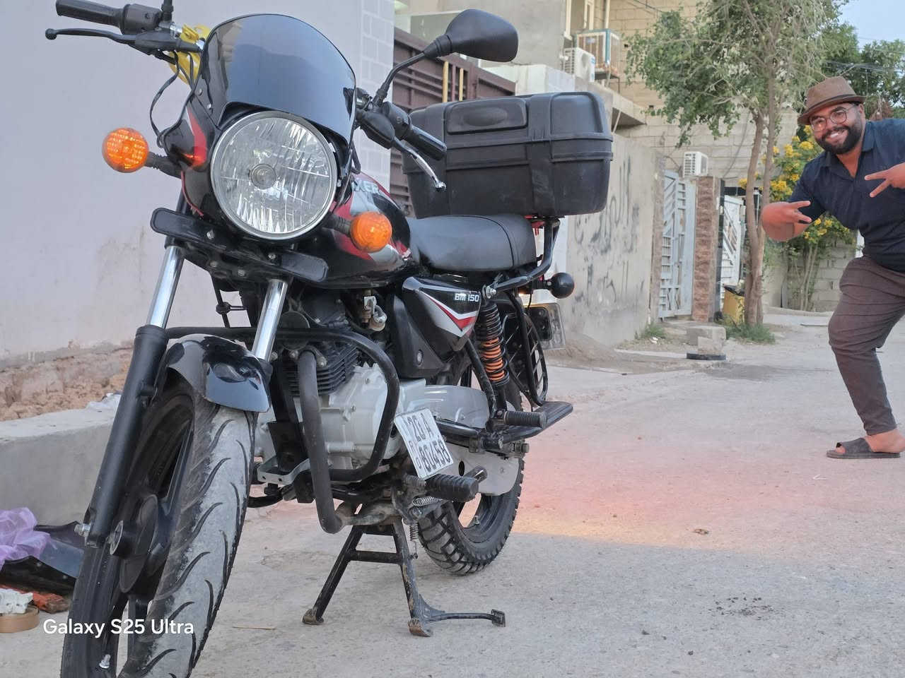 للبيع بوكسر كلاسك 2022 
✔️ محرك 150cc قوي واقتصادي
✔️ اللون: أسود ملكي 🖤
✔️ المحرك ما مفتوح (شرط وكالة)
✔️ رقم ديالى
✔️ سنوية باسمي
✔️ التحويل ثاني يوم
الدراجة نظيفة وجاهزة تمشي بدون أي صرف 
للاستفسار اكثر التواصل على الواتساب 
***********
