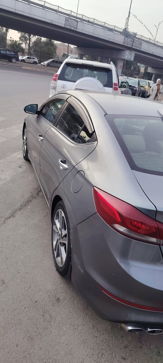 السلام عليكم النترا ١٧ لمتدد امريكي كلين بيها شخوط بل باب عكس السايق فول مواصفات عده الفتحه مكينه ٢٠٠٠ دوش كير AT المرغوب ٣ انظمه قياده كامره دواره كشن كهرباء تدفئه كشنات بصمه ابواب بصمه تشغيل  ماشيه ٥٥ الف ميل   السعر ١٢٦ وبي مجال  بغداد شارع فلسطين *********** واتساب
