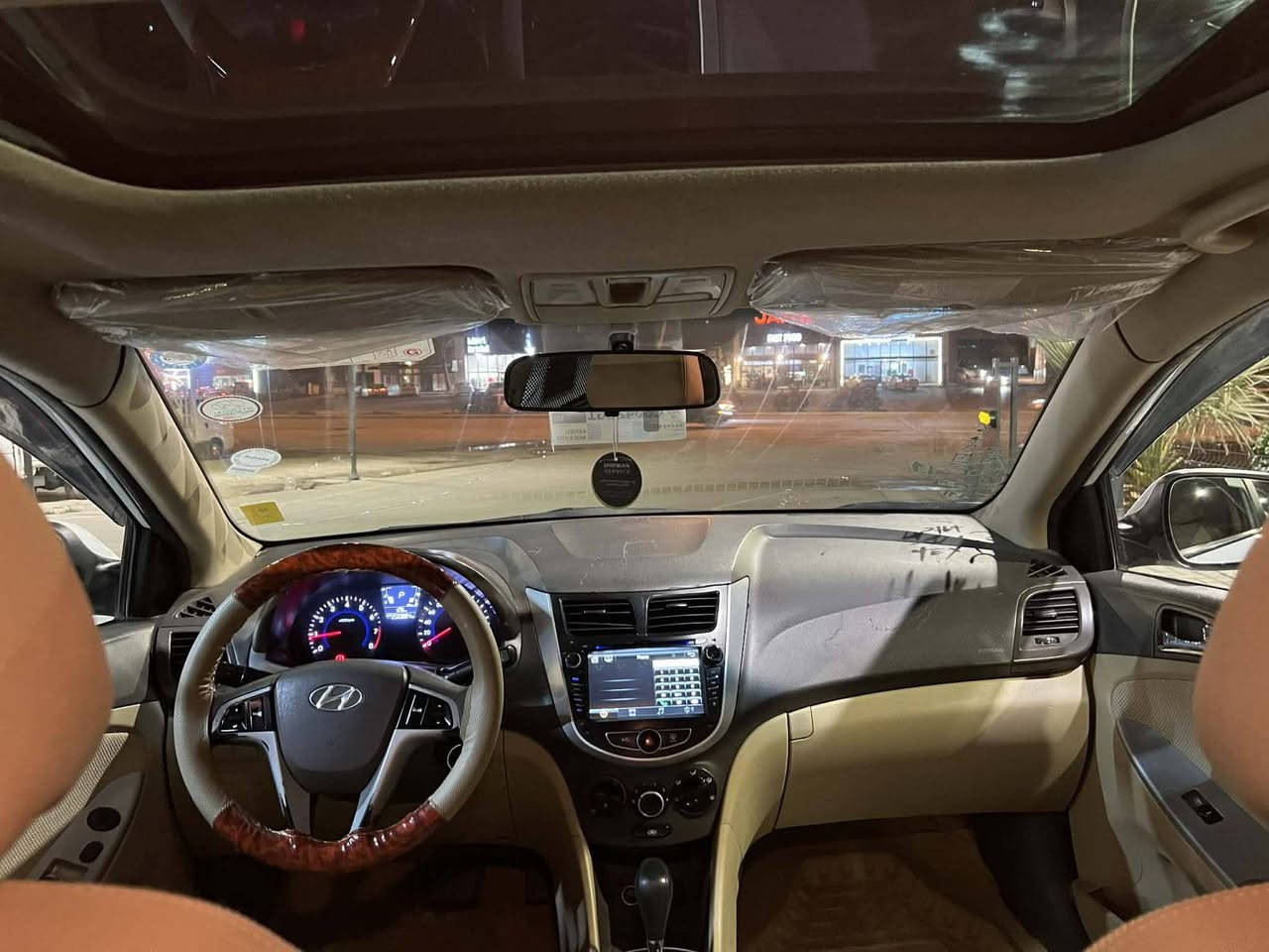 ھۆندای ئەکسێنت ٢٠١٤ خلیج قەپات موسەفات ناو زەرد گێڕ و مەکینەی بەشەرت ٢ پارچەی بۆیاخە نیوەی بۆنیتەکە نیوو چەمەلەغی سەکن بێ ناوگرتن سەنەوی ٤ مانگە بەسەر چووە تەحویل و غرامەی بەشەرت  قفڵی ٩٨ گەڵا لە سلێمانیم *********** السليمانية, العراق
