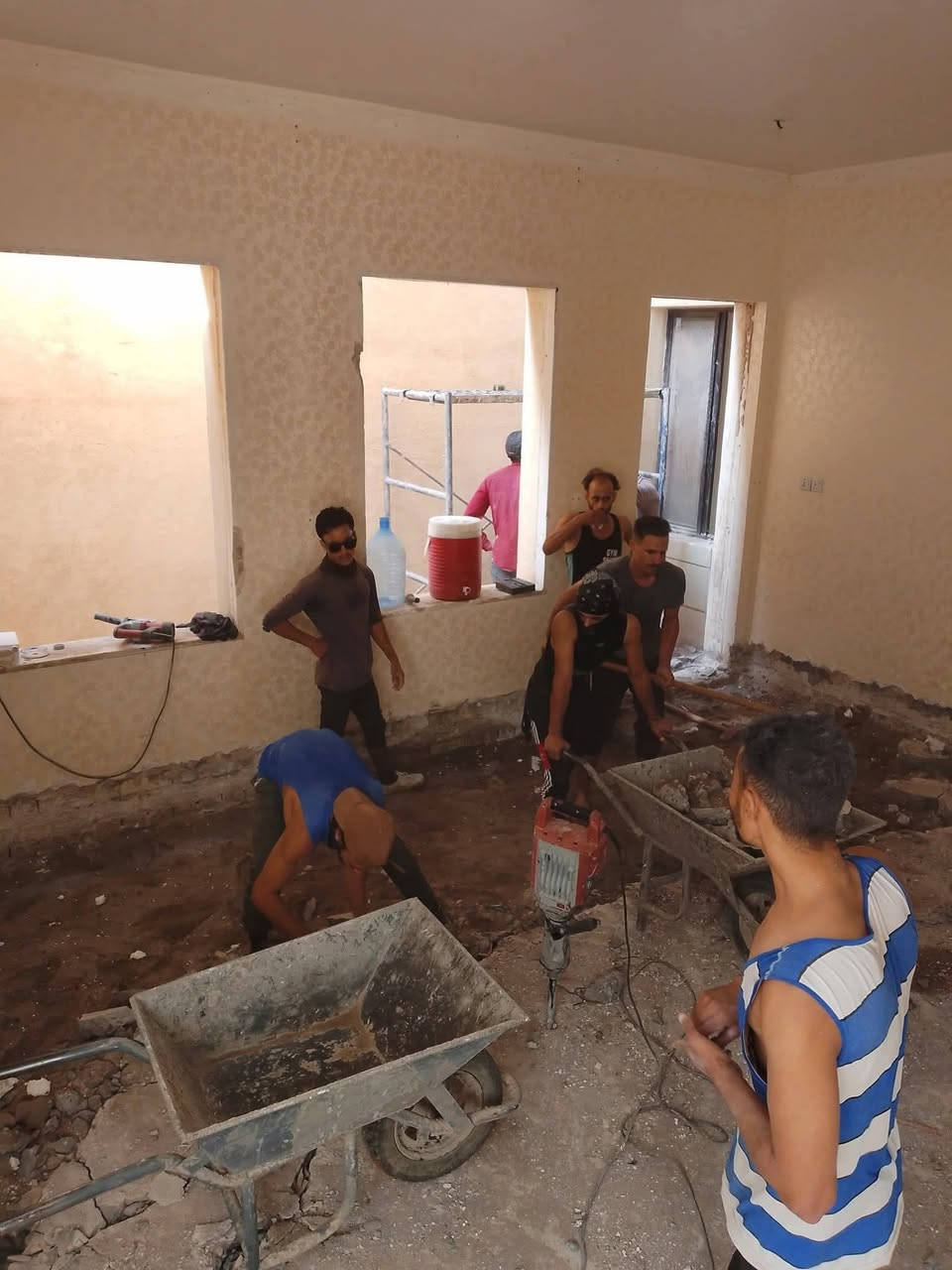 سلام عليكم  /  يوجد كادر عمل جاهز /  تصعيد مواد /  تنضيف بيوت /  تفليش /  تكشيط /  دفن نهري /  شقلنه ليل ونهار /  ومعداتنه جاهزه  ومالك دخل بكلشي تأخذ شقل جاهز مني سلمني شقل وتأخذ شقل جاهز / ماعليك بس تصال على رقم /// ***********
