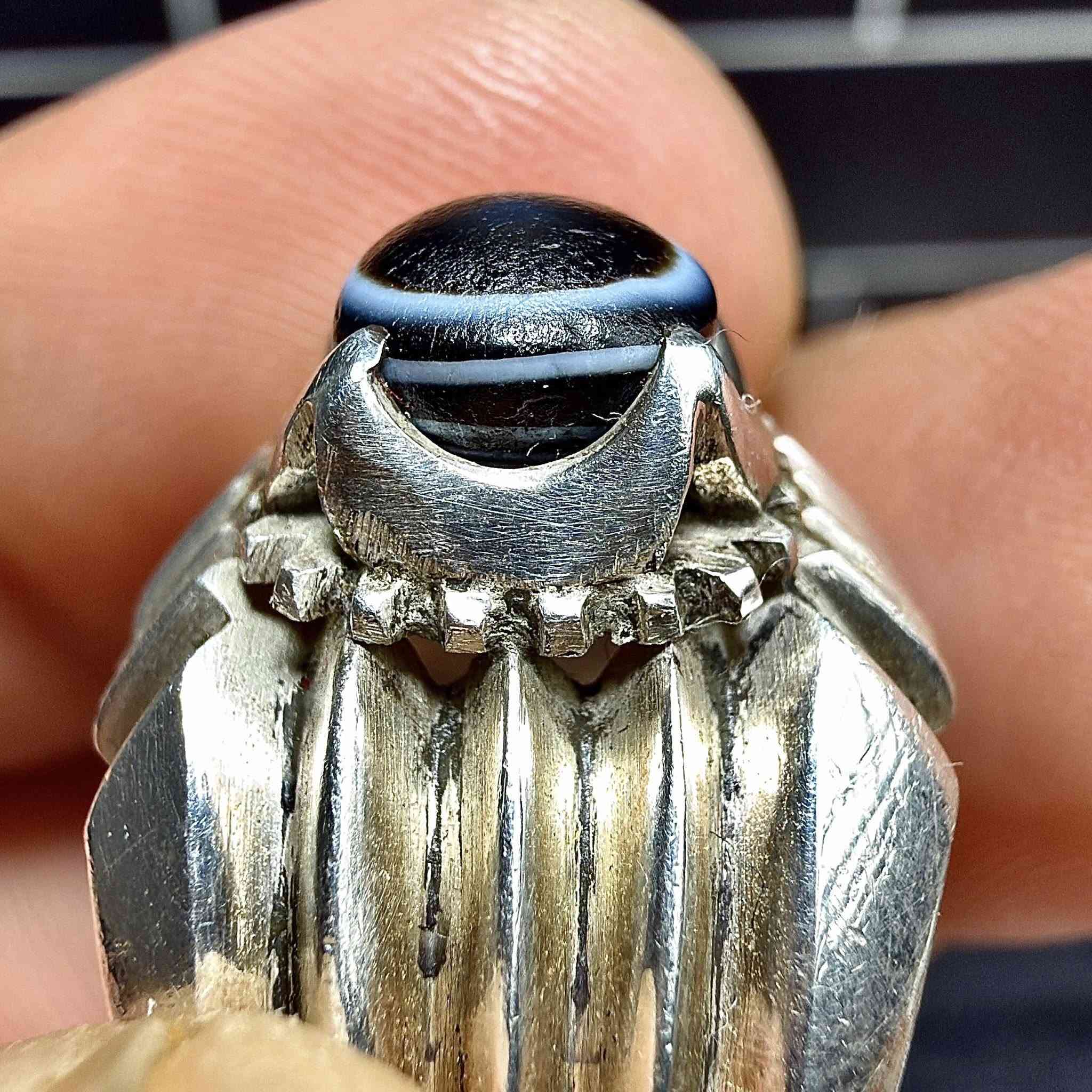 جزعة بقري يماني قديم أصيل 
صياغة علي بمبع


**إذا كنت صاحب هذا الإعلان وتريد حذفه لأي سبب، رجاءا أرسل رسالة إلى الدعم الفني**