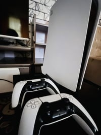 جهاز بليستيشن 5 فات كامل غراضه الاصليه محدث آخر تحديث نضام 12:40 +كارت...