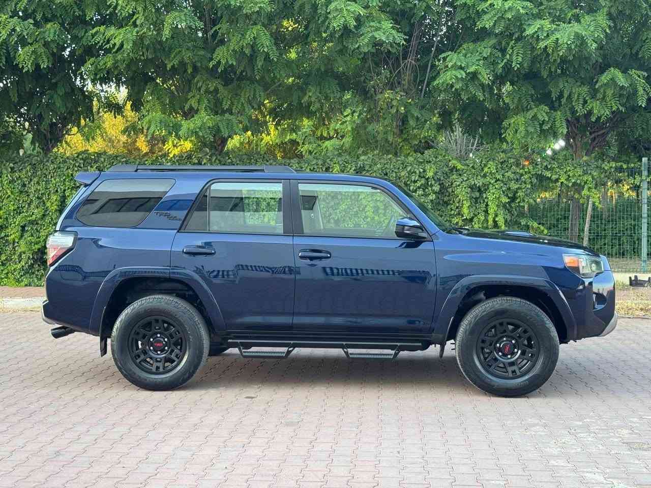 السلام عليكم 
موديل 2023
TOYOTA  4RUNNER TRD Off Road 2023
~ تويوتا 4 رنر  لون نيلي 
~ وارد أمريكا  
~ محرك 6 سلندر  / V6 
~ مواصفات TRD Off Road 
~بصمة 
~رادار امامية و جانبية 
~ دبل أكسله ( 4*4)
~ شاشة كبير  
~   كاميرة خلفية
~ كشن  مغمل كهربائية 
~ داخل اسود 
~تحديد سرعة 
~نظام ECO
~ حجم تايرات١٧ ويل بيلادي 
~ (  5 ) خمسة راكب 
~ ماشي 54 الف ميل
~ سيارة بند و باب خلفي راكب صبغ 
~ ايرباكات  رجع سيستم بيلادي
~سيارة مرقمة بسمي تحويل شرط
~ رقم شانسي موجود في المنشور 
~ سعر( 290  )💰ورقة دولار بيها مجال 🤏
~ مكان عقرة معرض كوره ك 
واتساب   ***********
تلفون 📞 ***********
آخوكم سورداش هركي

