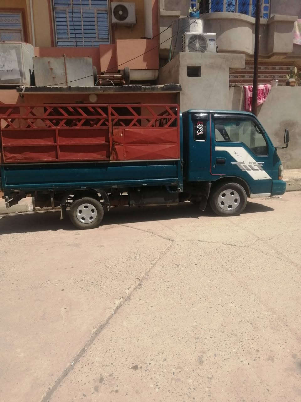 السلام عليكم كيا حمل بزون موديل 2002 السياره رقم نينوى الماني باسمي مكينه و الكير معمرات السياره قلاب السياره بيها صبغ الرباعيه والدوائر شاصيها مقصوص السعر 83$ وهذا رقمي الاتصال ***********

