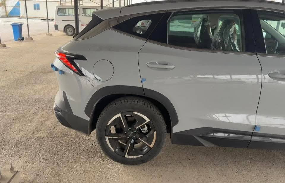 سوئيست S06 1.6L LUXURY🚘🚘
✅موديل 2026 /1600 تيربو لون اسمنتي ✅ماشية300 كيلو فقط مسافة الترقيم ضمان 10 سنوات من شركة هرلم 

✅شاشة ترفيه 15.6 ويل 19 + فتحة سقف بانوراما بطول 1.1 متر. أنظمة الأمان: 6 وسائد هوائية، ABS، ESC، حساسات خلفية، تحذير من التصادم الخلفي مقعد سائق كهربائي، تبريد بالثلاجة، شاحن لاسلكي، تشغيل عن بعد، دخول ذكي كاميرات 460 درجه أوتو هولد، مساعد صعود ونزول المرتفعات، أبل كار بلاي وأندرويد أوتو لاسلكي، 8 سماعات. بعد كلش هواي موصفات  
سياره صار سبوعين ماخذيها من شركة بلكارتون سعر مناسب
👈العنوان _ بغداد _ ***********
