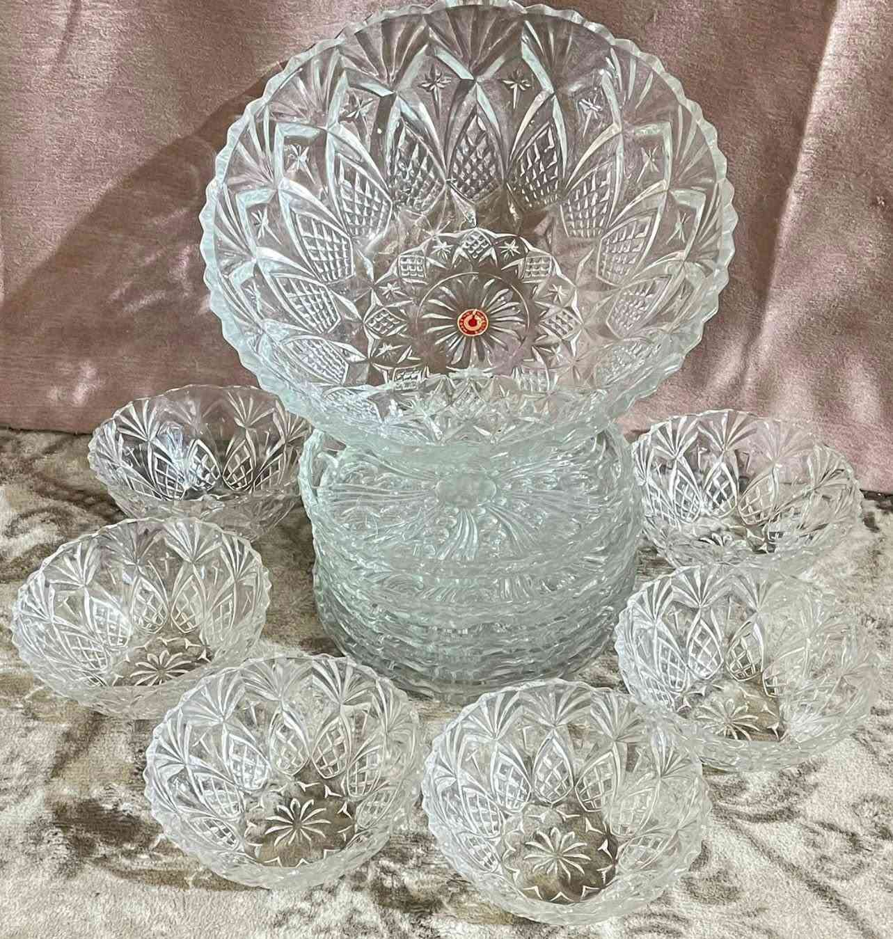 طقم كرستال بلغاري غير مستخدم (١٢) قطعه يتكون من كاسه كبيره قياس القطر ٢٥ سم والعمق ١٢ سم و(٦) كاسات قياس القطر ١٢ سم والعمق ٧ سم و(٥) صحون قياس القطر ١٧سم السعر خاص لطفاً يوجد توصيل لكل محافظاتنا الحبيبه


**إذا كنت صاحب هذا الإعلان وتريد حذفه لأي سبب، رجاءا أرسل رسالة إلى الدعم الفني**