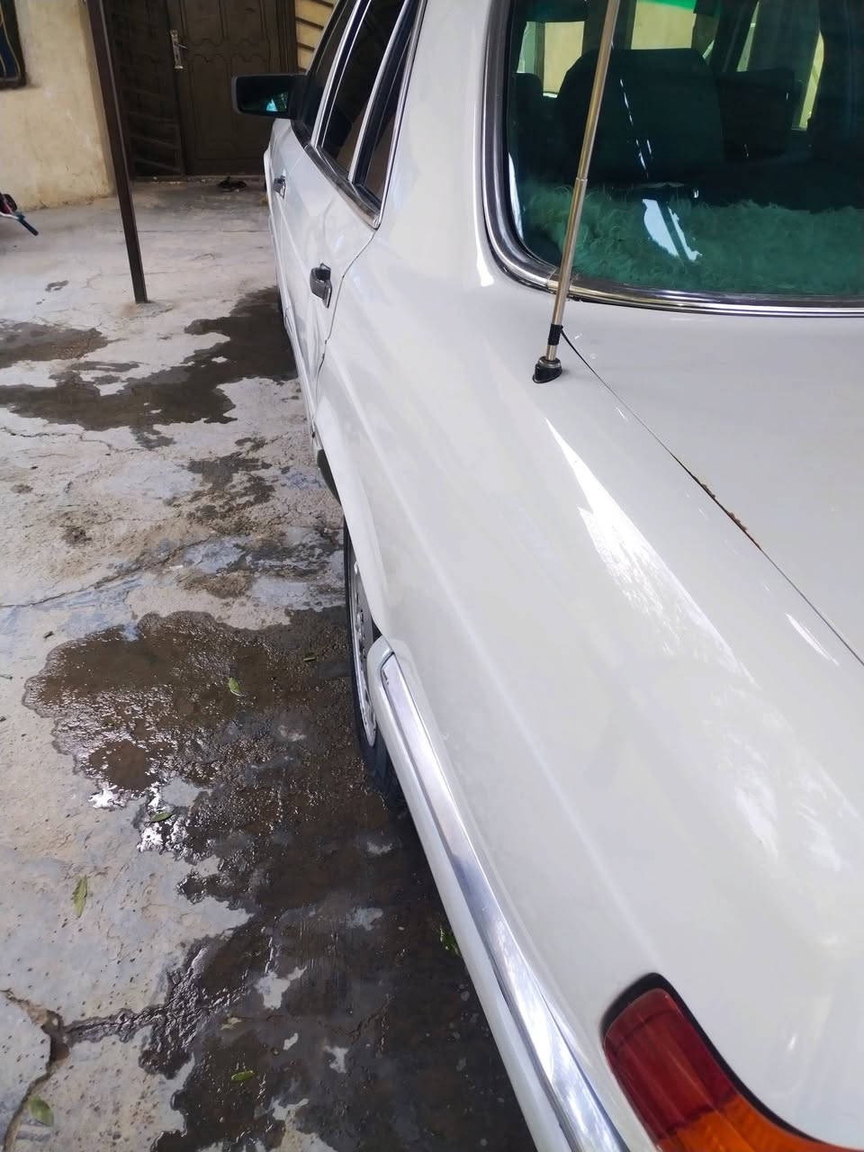 السلام عليكم ورحمة الله وبركاته عدي مارسيدس جامبو 560 موديل 1985  محور بطة 3000 ديلكو سيارة خير من الله مشتغل بيها بأيدي صدر امامي جديد نفض تايرات جدد كير محرك مكفول سلايد شغال تبريد فول سيارة ما بيها اي نقص مال جناي مكانها بغداد جسر ديالى رقم انكليزي انبار باسمي  هزة لل2027 سعر 55 وبيها مجال للطيبين وللمعلومات اكثر الإتصال على الرقم ***********
