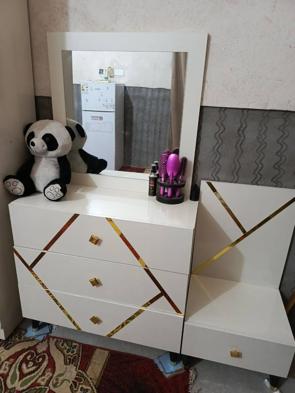 غرفه للبيع التفاصيل الاتصال على الرقم***********
