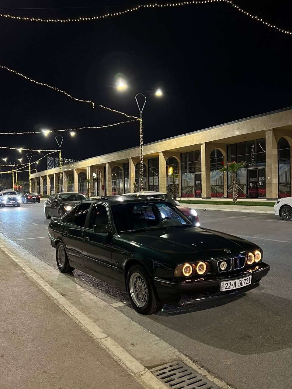 bmw  525  
  گێڕ عادی 
سڵایت 
دووجام کارەبا 
پێش پان 
ناو ڕەساسی 
1991 
چەمەلەغی دواوە لای سەکن پێوەیەتی 
مەکینەی تۆزێ بوخاری هەیە 
ڕەقەمی تا 2030 تازەیە بەشەرتی تەحویلو خرامە  
40 گەڵاو مەعامەلە   
0770 907 24 97
