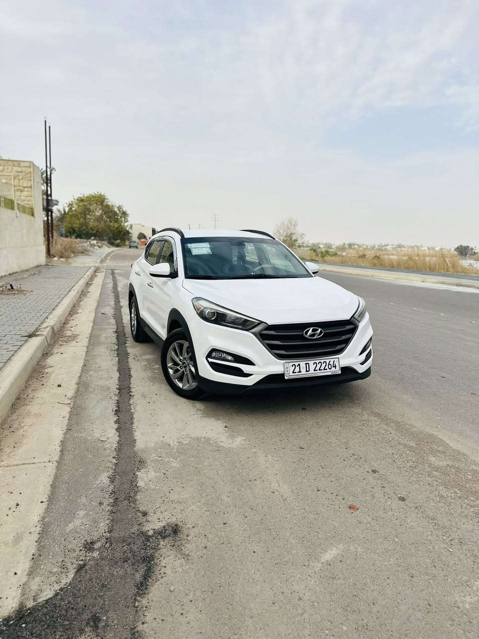 السلام عليكم 
توسان موديل. 2016 وارد 
رقم سليمانيه ب اسمي سنويه لل ٢٠٣١ هزه وفحص جديد. 
كير محرك كفاله لا تنقيص ولا تبخير. وعليهن ادامه 
صدر امامي خلفي جديد. 
4 تايرات جدد 
تبريد ثلج ❄️ تدفئه فول 
الصبغ. جاملغ امامي جاملغ عكس السابق بي بارد شبرين صبغ قبق جنطه يعني السياره قطعتين صبغ فقط. 
مكاني صلاح الدين. بلد. الضلوعيه. 
السعر. 145 وبيها مجال. للشراي.وبالعافيه ع ياخذها. 
الاتصال ***********
