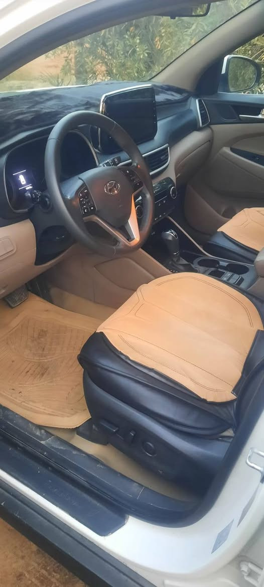 السلام عليكم
شباب مكلف بالنشر
للبيع موديل ٢٠٢٠
مكفولة
بيها شخوط بالبنيد
والفريز عطلان يحتاج تبديل
مكان السيارة المحمودية
السعر ٢٠٠ الشراي يتصل ويدلل
*********** ابو حسن
