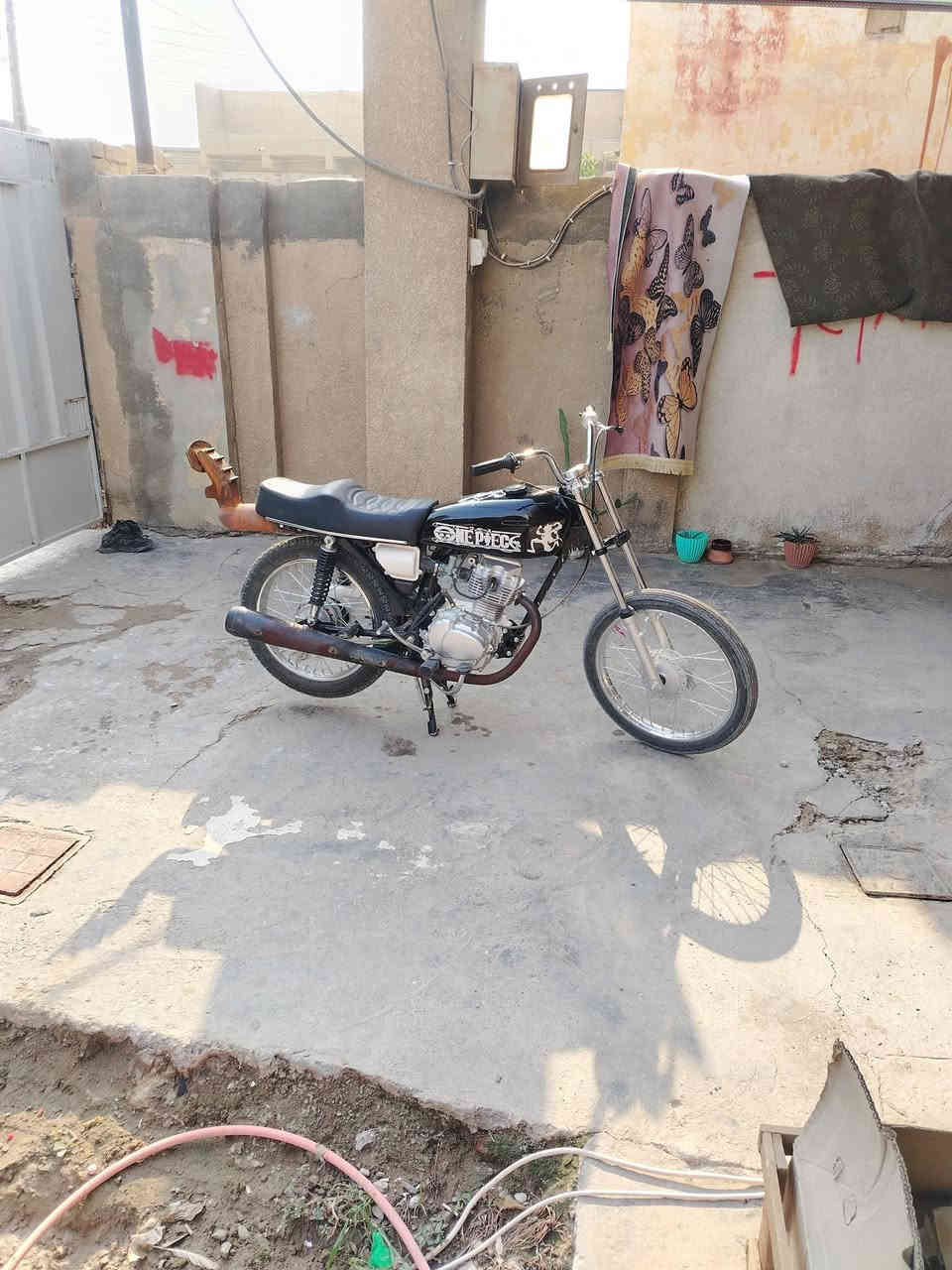 السلام عليكم دراجه نامه اصلي اوراق اصولي  دراجه شاصي 19 والدراجه قبل شهر من معمره كله اصلي ب 800 وبيه مجال رقمي ***********
