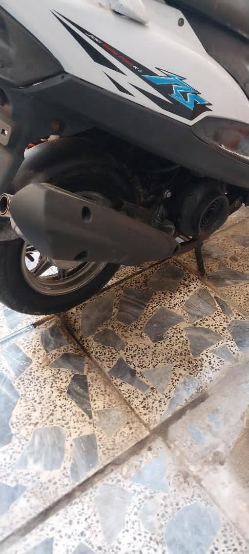 السلام عليكم دراجه ماكس البيع دراجه حلوه بس طاكه الجبنه مالتهه رايدهه 400وبيهه مجال العنوان البلديات تقاطع الكهرباء ***********
