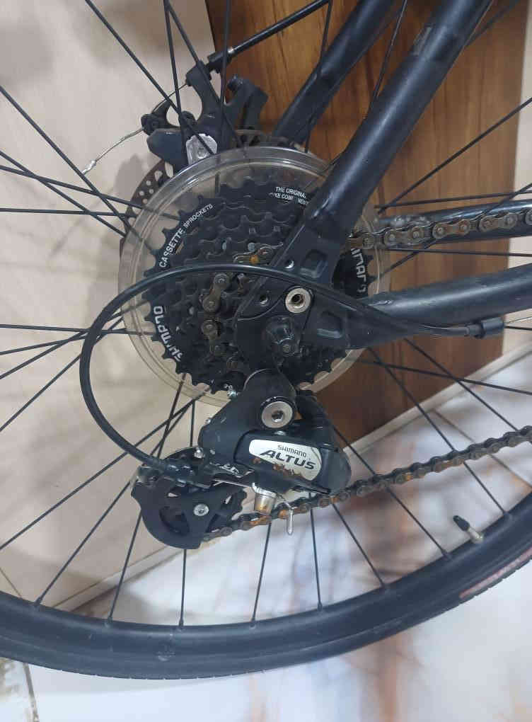 السلام عليكم كباتن
متوفر دراجة نوع 700 قياس الفريم{47S} ماركة لويس
سيت كروب شيمانو بريك دسك 
بدالات [3×8] 
كباتن الدراجة نضافة %%
السعر المطلوب[325الف] 
العنوان البصره الجمهورية شارع المكاتب 
***********
***********
تحياتي للجميع أخوكم محمد المنصوري
